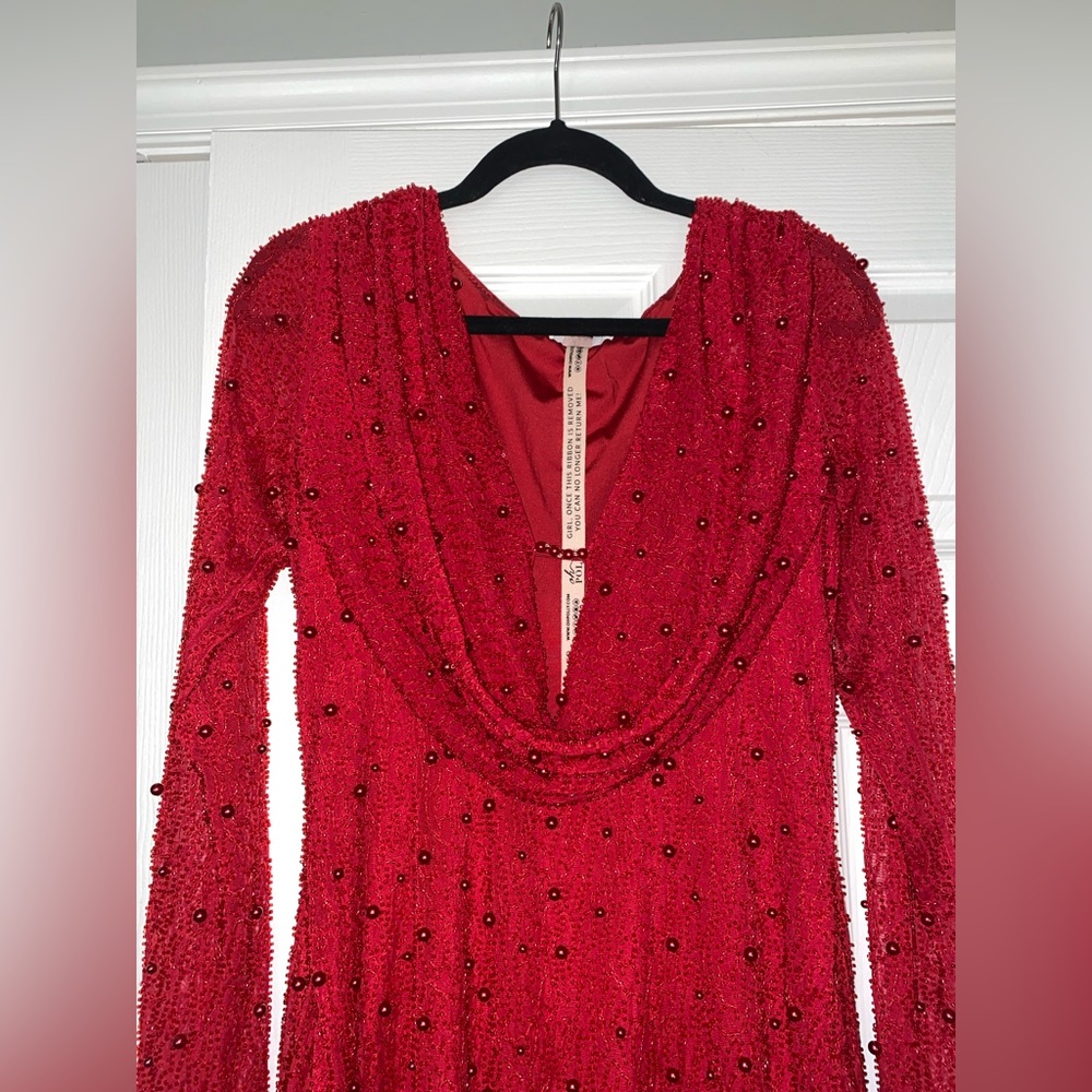 oh polly size 10
Long sleeve deep plunge mini dress in red
